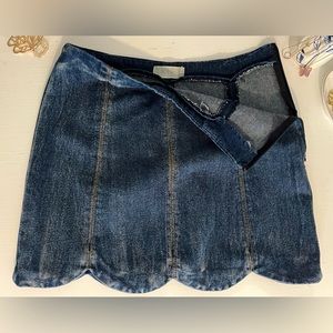 Altar’d State scallop hem denim skirt women’s size small with a side zipper
